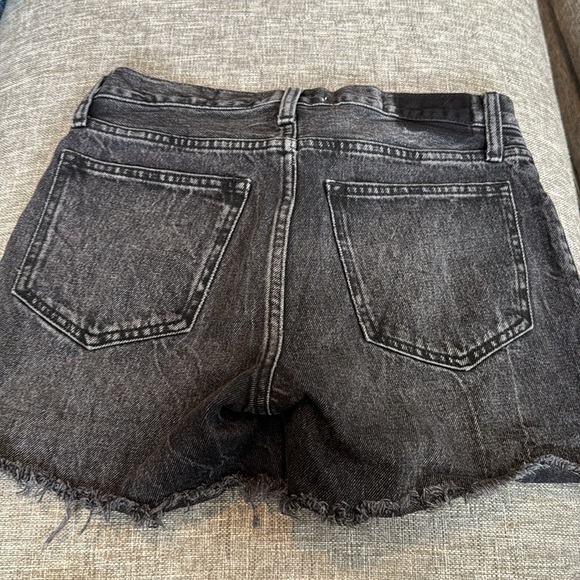 Abercrombie & Fitch Mid-Rise Boyfriend Raw Hem Denim Shorts Washed Black - Picture 11 of 12